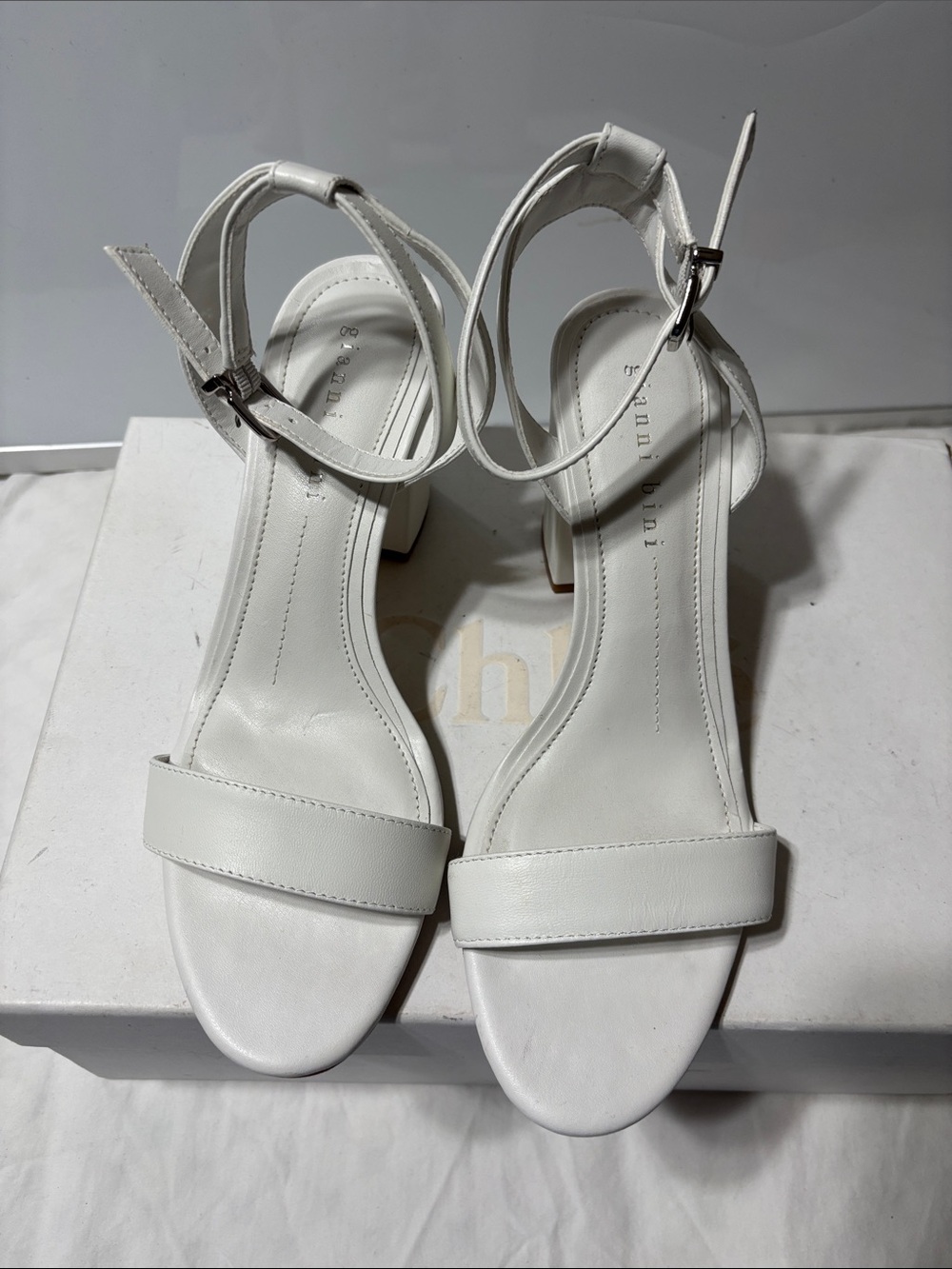 Gianni Bini Aleena White Ankle-Strap Block Heel leather Sandals. EUC